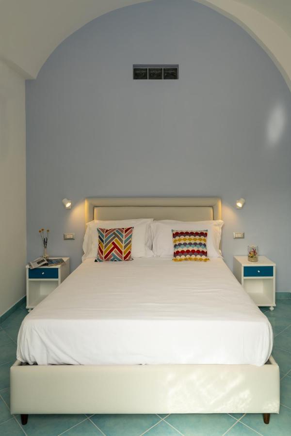 Grecale - Amazing Apartment With Patio And Sea View ไมยอรี ภายนอก รูปภาพ